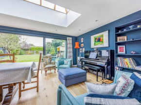 Charming Family Cottage with Pool Pass The Keys